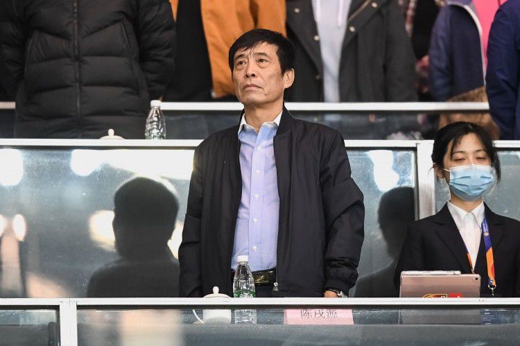 TA：切尔西冬窗无法召回卢卡库，球员租借合同中无相应条款据The Athletic消息，切尔西在将卢卡库外租至罗马的合同中，没有设置召回球员的条款。